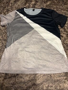 Geometric Colorblock Short Sleeve Tee in Black, White & Light Gray